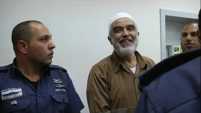 "רדיפה פוליטית" - החל הדיון בהארכת מעצרו של מנהיג הפלג הצפוני בתנועה האסלאמית החשוד בהסתה (אבי כהן) "רדיפה פוליטית" - החל הדיון בהארכת מעצרו של מנהיג הפלג הצפוני בתנועה האסלאמית החשוד בהסתה (אבי כהן)