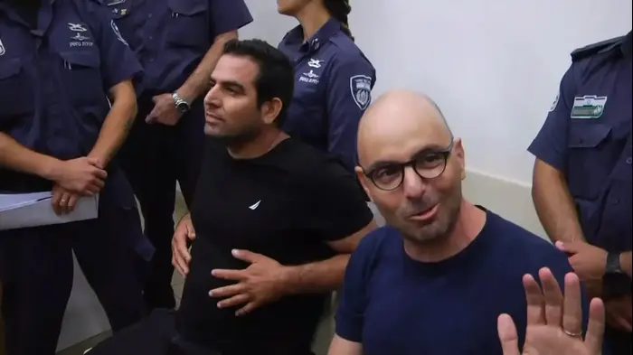 מני נפתלי ואלדד יניב הובאו לדיון בתנאי שחרורם לאחר שנעצרו אמש בהפגנות בפתח תקווה (מערכת וואלה! NEWS) מני נפתלי ואלדד יניב הובאו לדיון בתנאי שחרורם לאחר שנעצרו אמש בהפגנות בפתח תקווה (מערכת וואלה! NEWS)
