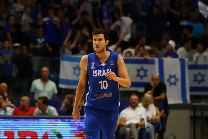 גיא פניני נבחרת ישראל (יוסי ציפקיס) גיא פניני נבחרת ישראל (יוסי ציפקיס)