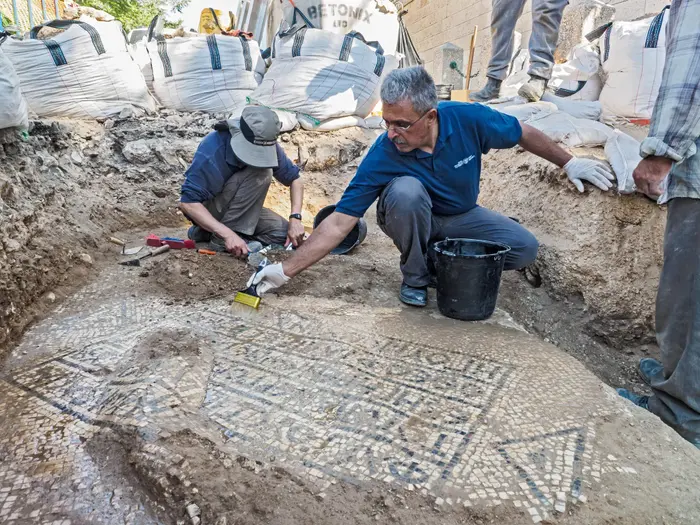 פסיפס הניאה מימי יוסטיניאנוס נתגלה ליד שער שכם (מערכת וואלה! NEWS , אסף פרץ, רשות העתיקות) פסיפס הניאה מימי יוסטיניאנוס נתגלה ליד שער שכם (מערכת וואלה! NEWS , אסף פרץ, רשות העתיקות)