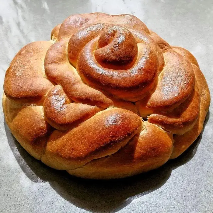 חלת שושנים לחג (מערכת וואלה! NEWS , סער מור) חלת שושנים לחג (מערכת וואלה! NEWS , סער מור)
