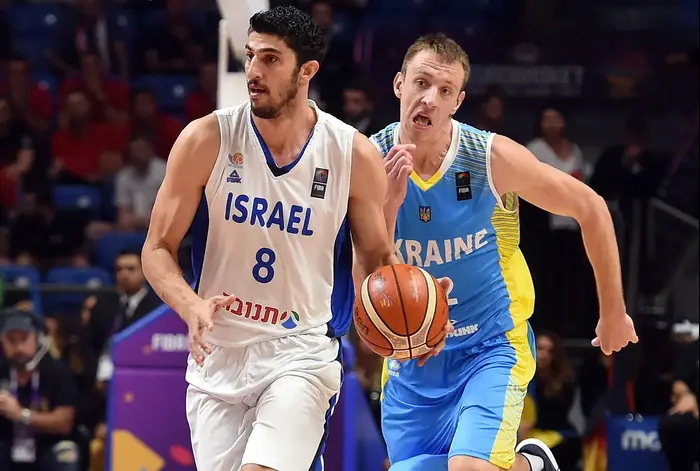 שחקן נבחרת ישראל ליאור אליהו (ברני ארדוב) שחקן נבחרת ישראל ליאור אליהו (ברני ארדוב)