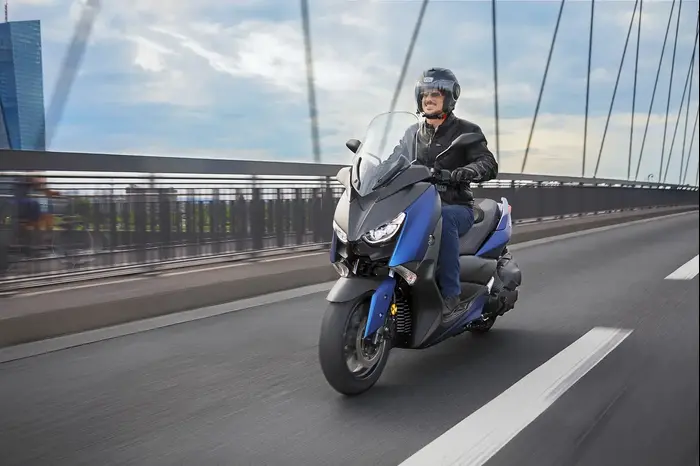 ימאהה XMAX400 (אתר יצרן , יצרן) ימאהה XMAX400 (אתר יצרן , יצרן)