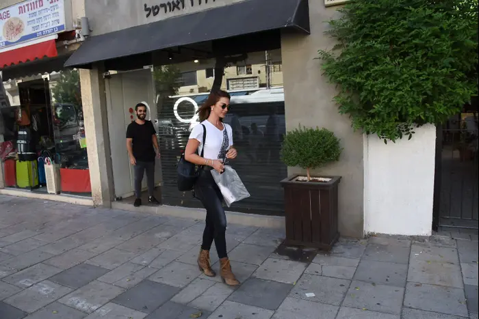 שיר אלמליח (יח"צ , שלומי צ'יקונה) שיר אלמליח (יח"צ , שלומי צ'יקונה)