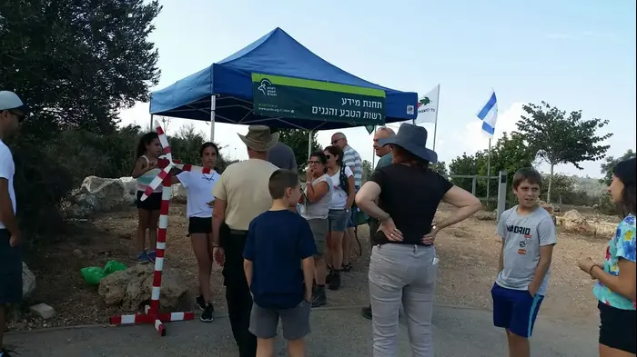תחנת מידע של רשות הטבע והגנים בכרמל, 5 באוקטובר 2017 (יח"צ , רינת רוסו, רשות הטבע והגנים) תחנת מידע של רשות הטבע והגנים בכרמל, 5 באוקטובר 2017 (יח"צ , רינת רוסו, רשות הטבע והגנים)