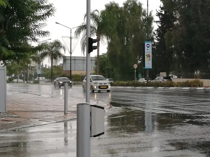 גשם בבאר שבע 9 באוקטובר 2017 (בני בן סימון ) גשם בבאר שבע 9 באוקטובר 2017 (בני בן סימון )