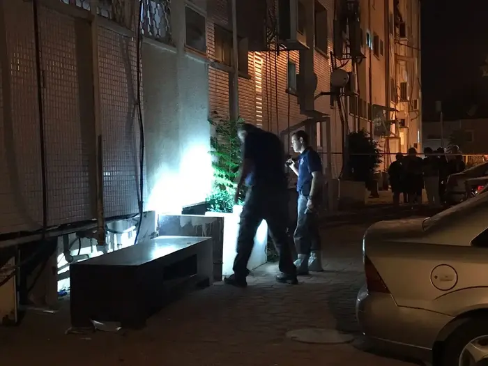 חשד לרצח ברחוב רחבת הר הזיתים בקריית גת. 13 באוקטובר 2017 (חטיבת דובר המשטרה) חשד לרצח ברחוב רחבת הר הזיתים בקריית גת. 13 באוקטובר 2017 (חטיבת דובר המשטרה)