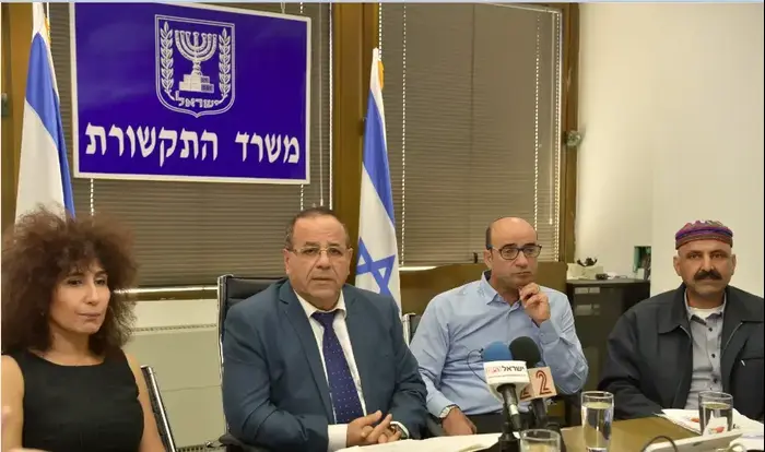 איוב קרא (יח"צ , יוסי זליגר) איוב קרא (יח"צ , יוסי זליגר)