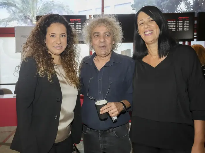 רינת קליין רינו צרור וטל גרנות (רפי דלויה) רינת קליין רינו צרור וטל גרנות (רפי דלויה)