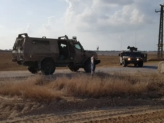 מחסום של כוחות צהל באיזור כיסופים 30 באוקטובר 2017 (שי מכלוף) מחסום של כוחות צהל באיזור כיסופים 30 באוקטובר 2017 (שי מכלוף)