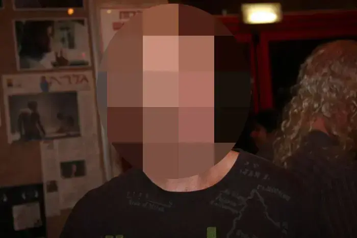 בכיר לשעבר בקשת (יח"צ , אביב חופי) בכיר לשעבר בקשת (יח"צ , אביב חופי)