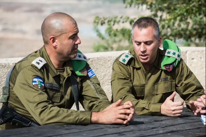 סקירה במת"ק עם רמת"ק אפרים המסיים תפקיד, סא"ל ראים פלאח, 12 בנובמבר 2017 (יותם רונן) סקירה במת"ק עם רמת"ק אפרים המסיים תפקיד, סא"ל ראים פלאח, 12 בנובמבר 2017 (יותם רונן)