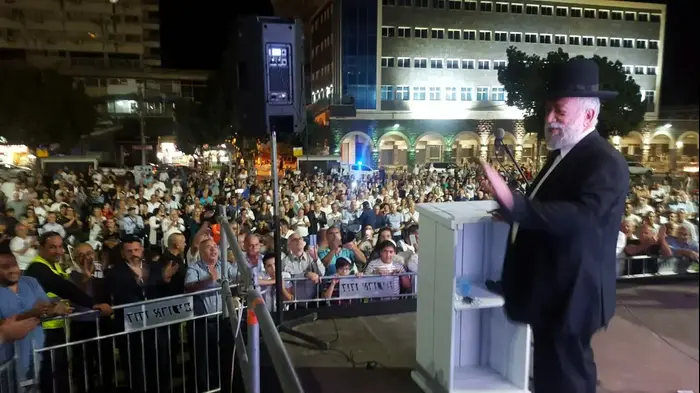 הרב שלמה דידי, בעצרת התמיכה בו למינויו כרב ראשי של טבריה 18 בנובמבר 2017 (מערכת וואלה! NEWS , רפאל טרבלסי) הרב שלמה דידי, בעצרת התמיכה בו למינויו כרב ראשי של טבריה 18 בנובמבר 2017 (מערכת וואלה! NEWS , רפאל טרבלסי)