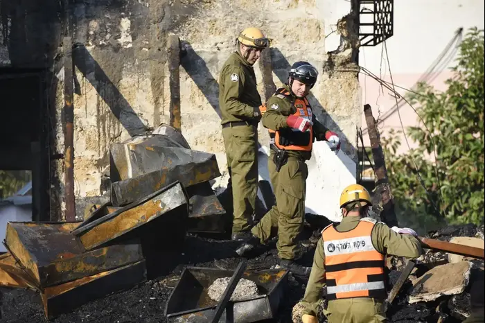 פיקוד העורף בפיצוץ בבניין ברחוב יפת ביפו, 28 בנובמבר 2017 (ראובן קסטרו) פיקוד העורף בפיצוץ בבניין ברחוב יפת ביפו, 28 בנובמבר 2017 (ראובן קסטרו)