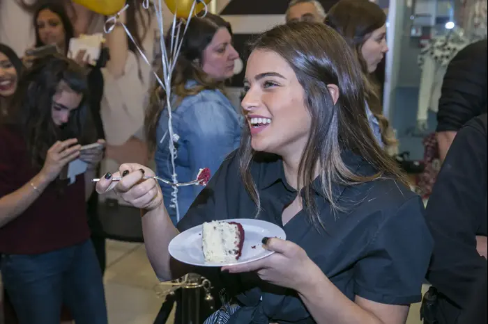 שי מיקה (יח"צ , לנס הפקות) שי מיקה (יח"צ , לנס הפקות)