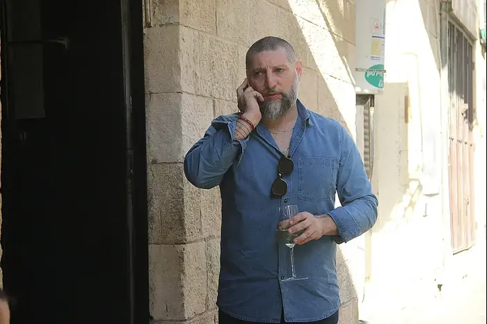 אסף גרניט (מערכת וואלה! NEWS , LANSMAN) אסף גרניט (מערכת וואלה! NEWS , LANSMAN)