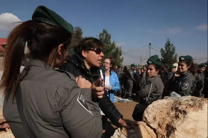 אפרת פורשר (יח"צ , מירי צחי) אפרת פורשר (יח"צ , מירי צחי)