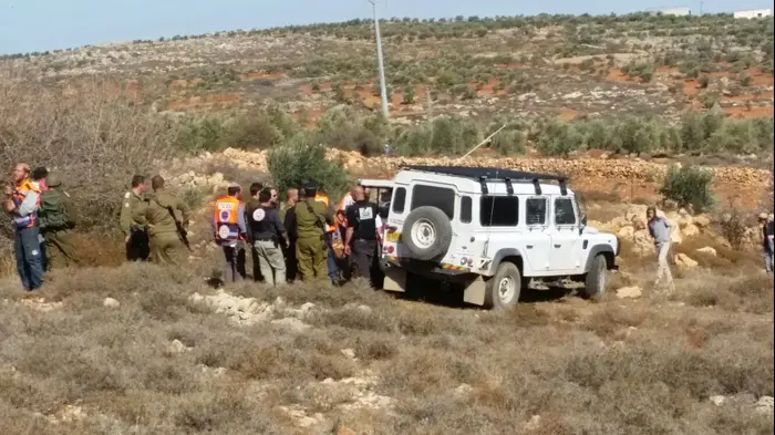 ידויי אבנים מול מטיילים כפר קוסרה, 30 בנובמבר 2017 (מערכת וואלה! NEWS , ללא קרדיט) ידויי אבנים מול מטיילים כפר קוסרה, 30 בנובמבר 2017 (מערכת וואלה! NEWS , ללא קרדיט)