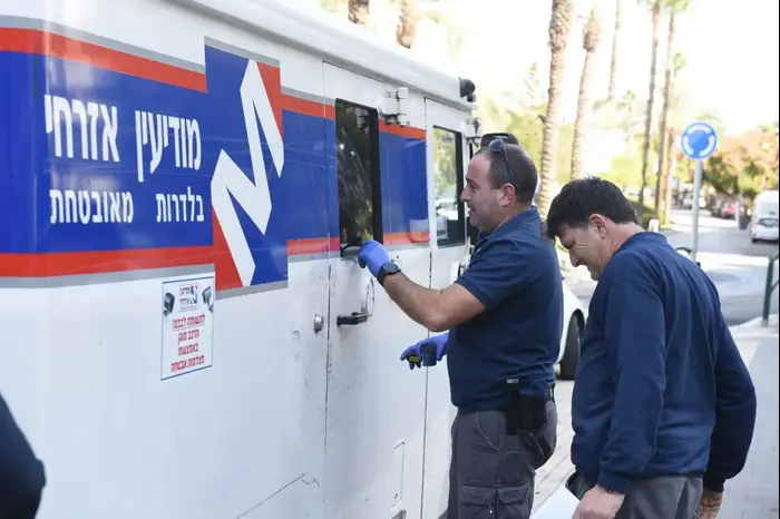 שוד בגני תקווה 30 בנובמבר 2017 (ראובן קסטרו) שוד בגני תקווה 30 בנובמבר 2017 (ראובן קסטרו)