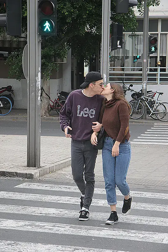 טום באום, ג'וי ריגר (מערכת וואלה! NEWS , פול סגל) טום באום, ג'וי ריגר (מערכת וואלה! NEWS , פול סגל)