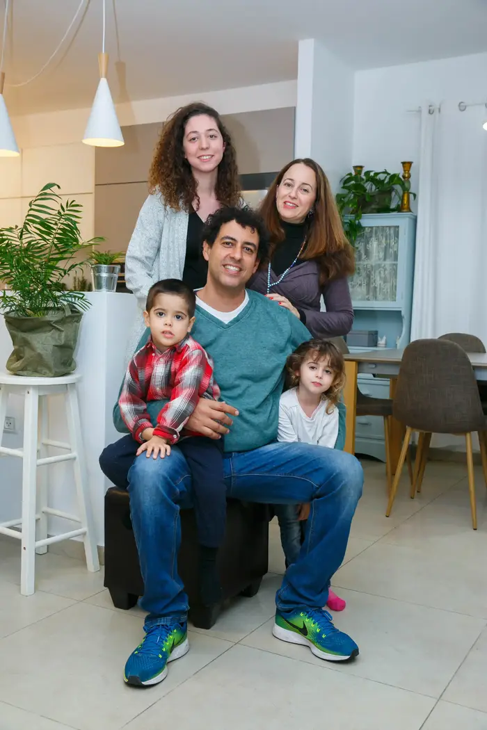 דירה שכורה ברחובות (לירון מולדובן , לירון מולדובן) דירה שכורה ברחובות (לירון מולדובן , לירון מולדובן)