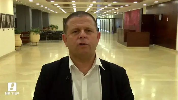 IFB ח"כ איתן כבל על ההצבעה במליאה על חוק ההמלצות (מערכת וואלה! NEWS) IFB ח"כ איתן כבל על ההצבעה במליאה על חוק ההמלצות (מערכת וואלה! NEWS)