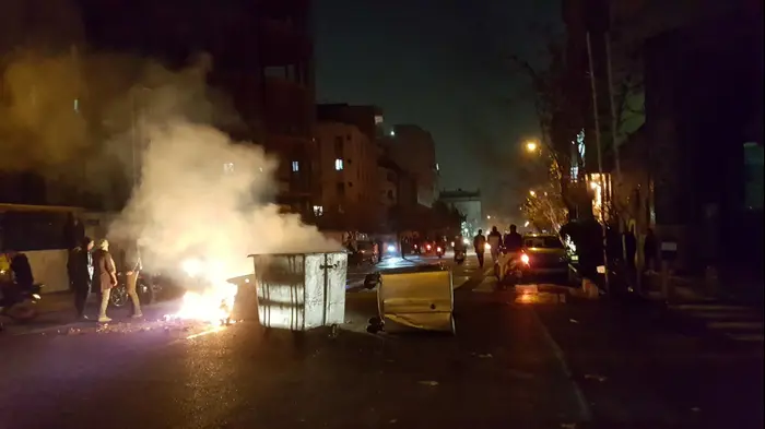 מחאות נגד הממשל, טהרן, אירן, 30 בדצמבר 2017 (רויטרס) מחאות נגד הממשל, טהרן, אירן, 30 בדצמבר 2017 (רויטרס)