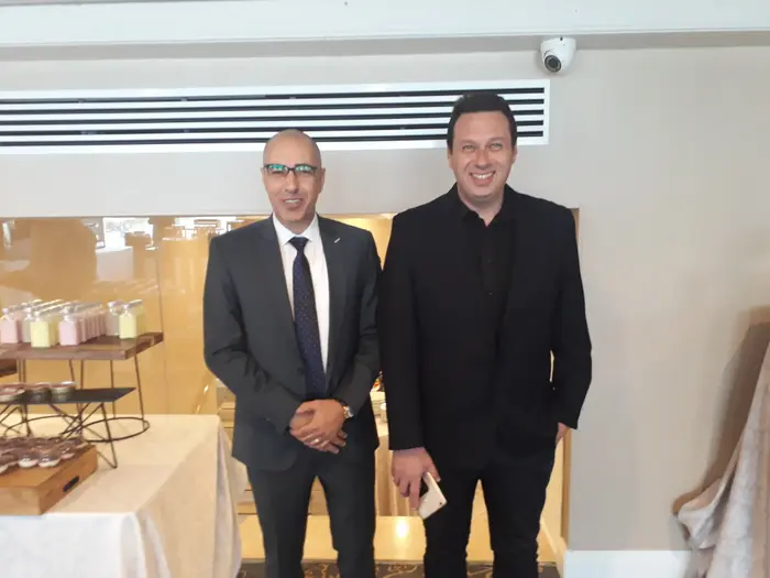 אורן אבוטבול ושרון אלון (יח"צ , מקור יפה אפרתי) אורן אבוטבול ושרון אלון (יח"צ , מקור יפה אפרתי)