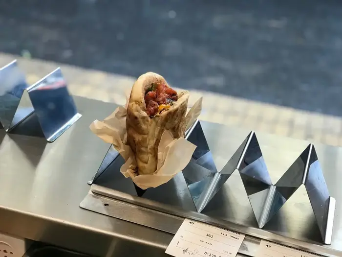 פיתה מעורב חלקי פנים טלה (יח"צ , אופק גיצלר) פיתה מעורב חלקי פנים טלה (יח"צ , אופק גיצלר)