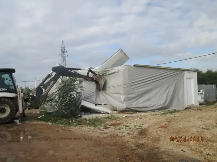 הריסת בנייה במתחם המשולש החקלאי חולון (יח"צ , עיריית חולון) הריסת בנייה במתחם המשולש החקלאי חולון (יח"צ , עיריית חולון)