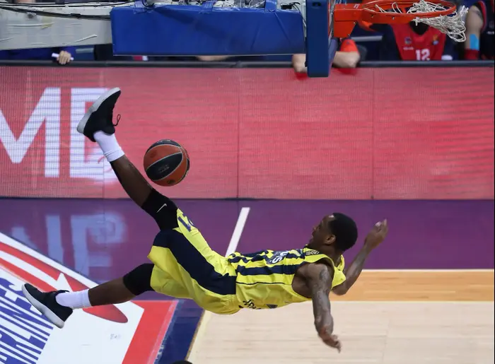 ג'יימס ננאלי פנרבחצ'ה (GettyImages) ג'יימס ננאלי פנרבחצ'ה (GettyImages)