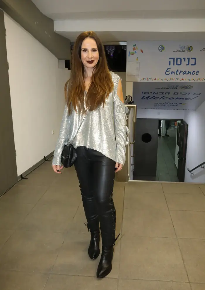 לאה שנירר (יח"צ , אלוני מור) לאה שנירר (יח"צ , אלוני מור)