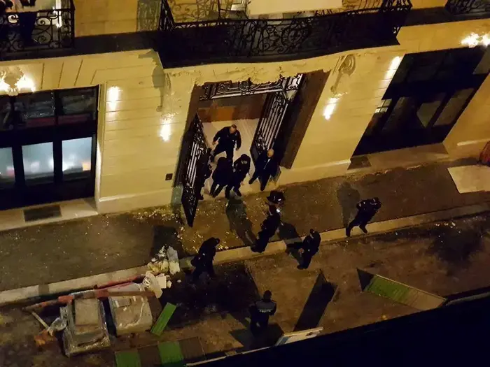 כוחות משטרה מחוץ למלון ריץ בפריז, צרפת, אחרי שוד חנות תכשיטים, 10 בינואר 2018 (רויטרס)