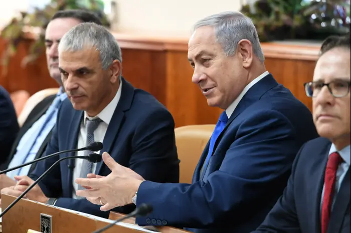 ראש הממשלה בנימין נתניהו ושר האוצר משה כחלון, ישיבת ממשלה מספר 128, תקציב המדינה לשנת 2019, 10 בינואר 2018 (מערכת וואלה! NEWS , קובי גדעון, לע"מ) ראש הממשלה בנימין נתניהו ושר האוצר משה כחלון, ישיבת ממשלה מספר 128, תקציב המדינה לשנת 2019, 10 בינואר 2018 (מערכת וואלה! NEWS , קובי גדעון, לע"מ)