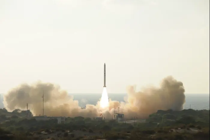שיגור אופק מחדר הבקרה של התעשייה האווירית, 16 בינואר 2018 (מערכת וואלה! NEWS , תעשיה אווירית) שיגור אופק מחדר הבקרה של התעשייה האווירית, 16 בינואר 2018 (מערכת וואלה! NEWS , תעשיה אווירית)