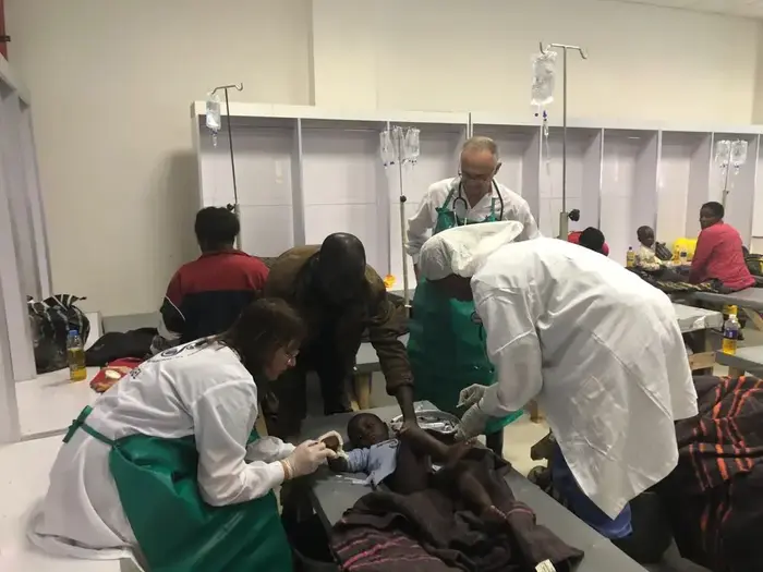 חברי משלחת רופאים מבית החולים שיבא בלוסקה בירת זמביה (מערכת וואלה! NEWS , באדיבות בית החולים שיבא תל-השומר)