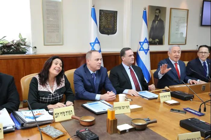 מירי רגב, בישיבת ממשלה, 21 בינואר 2018 (מערכת וואלה! NEWS , Ynet) מירי רגב, בישיבת ממשלה, 21 בינואר 2018 (מערכת וואלה! NEWS , Ynet)