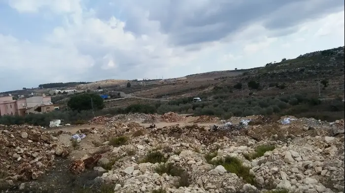 שטח בו ייבנה גן שעשועים ביישוב פסוטה (יח"צ , הקרן לשיקום מחצבות) שטח בו ייבנה גן שעשועים ביישוב פסוטה (יח"צ , הקרן לשיקום מחצבות)