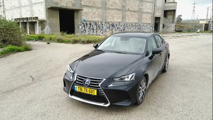 לקסוס is300h במבחן דרכים דגם 2018 (ניר בן טובים , ניר בן-טובים)