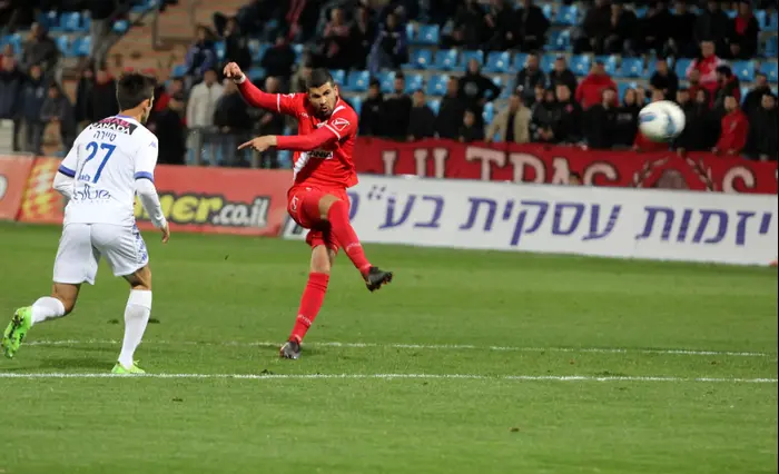 שחקן בני סכנין תאמבי סגס (אדריאן הרבשטיין) שחקן בני סכנין תאמבי סגס (אדריאן הרבשטיין)