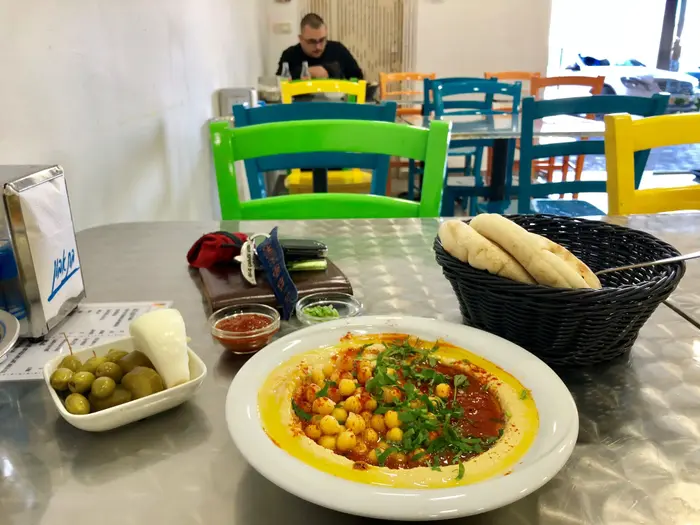 חומוס עמי ביבנה (קובי רובין)