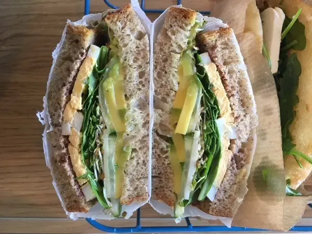 סנדביץ' אבוקדו וביצה (מערכת וואלה! NEWS , רעות סהר) סנדביץ' אבוקדו וביצה (מערכת וואלה! NEWS , רעות סהר)