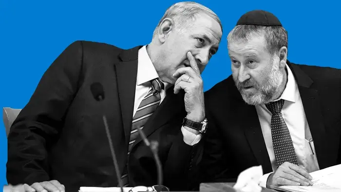 ראש הממשלה בנימין נתניהו עם מזכיר הממשלה אביחי מנדלבליט, 2015 (AP) ראש הממשלה בנימין נתניהו עם מזכיר הממשלה אביחי מנדלבליט, 2015 (AP)