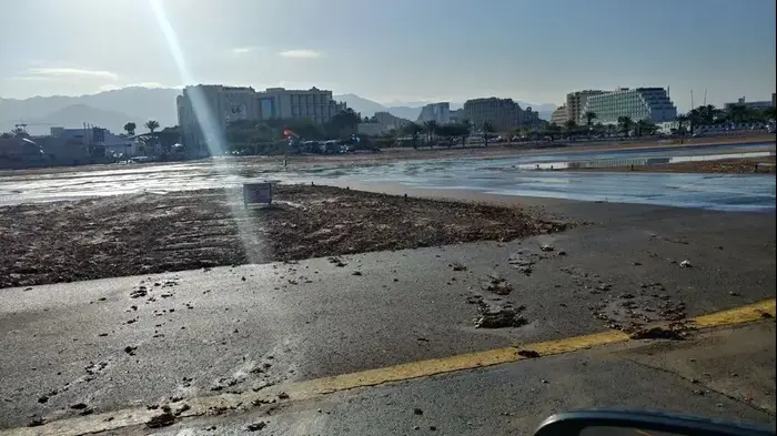 סחף על מסלולי ההמראה בשדה התעופה באילת בשל שיטפונות, 24 בפברואר 2018 (מערכת וואלה! NEWS , רשות שדות התעופה)