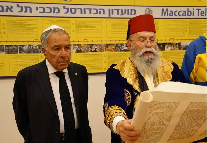 הרב יעקב גלויברמן עם עורך הדין שמעון מזרחי יושב ראש מכבי תל אביב (יח"צ , מכבי תל אביב) הרב יעקב גלויברמן עם עורך הדין שמעון מזרחי יושב ראש מכבי תל אביב (יח"צ , מכבי תל אביב)