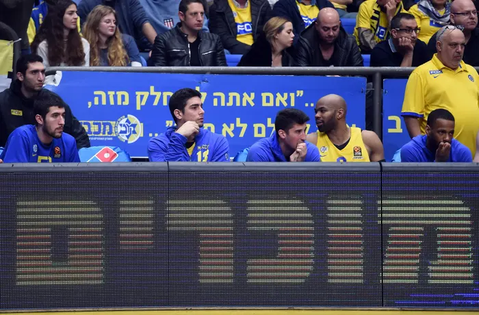 אלכס טיוס, שחקני הספסל של מכבי תל אביב (ברני ארדוב) אלכס טיוס, שחקני הספסל של מכבי תל אביב (ברני ארדוב)