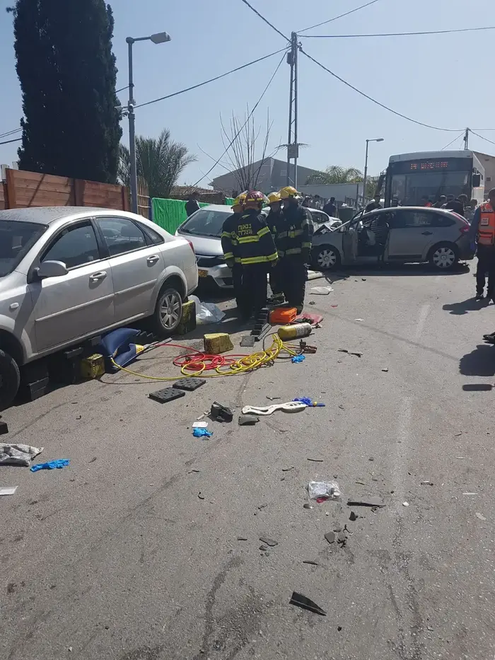 תאונת הדרכים בית שמש רחוב רמב"ם (כבאות והצלה ) תאונת הדרכים בית שמש רחוב רמב"ם (כבאות והצלה )
