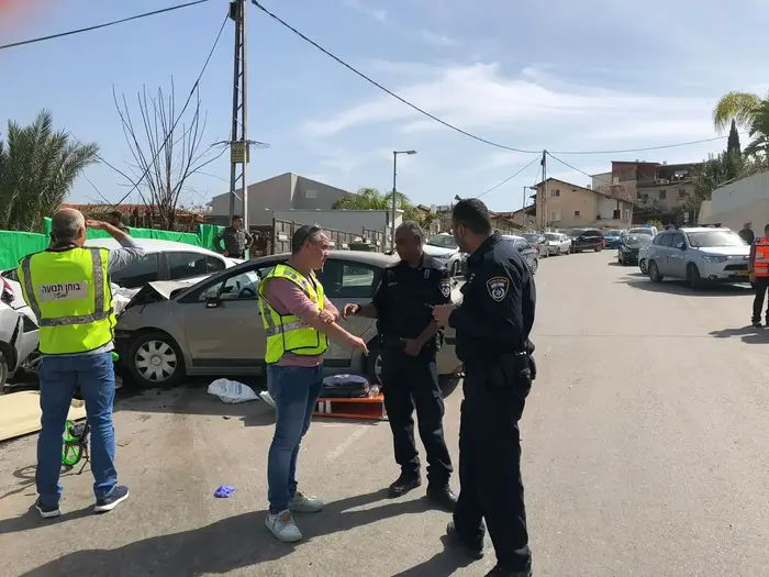 תאונת הדרכים בית שמש רחוב רמב"ם (מערכת וואלה! NEWS , דובורת המשטרה) תאונת הדרכים בית שמש רחוב רמב"ם (מערכת וואלה! NEWS , דובורת המשטרה)