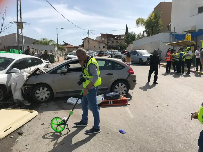 תאונת הדרכים בית שמש רחוב רמב"ם (מערכת וואלה! NEWS , דובורת המשטרה) תאונת הדרכים בית שמש רחוב רמב"ם (מערכת וואלה! NEWS , דובורת המשטרה)