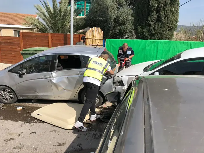תאונת הדרכים בית שמש רחוב רמב"ם (מערכת וואלה! NEWS , דובורת המשטרה) תאונת הדרכים בית שמש רחוב רמב"ם (מערכת וואלה! NEWS , דובורת המשטרה)